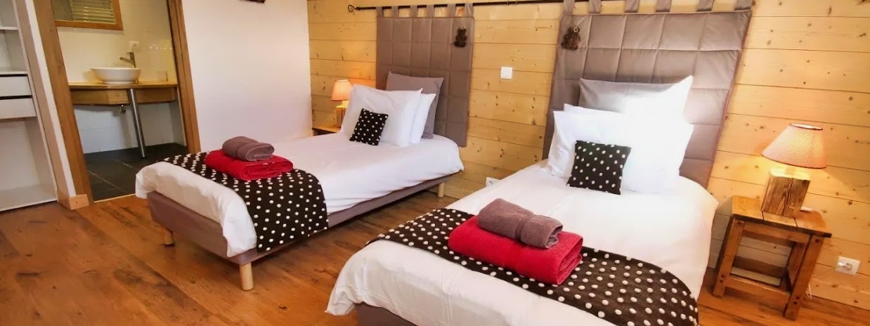 Nice twin bedroom in chalet Le Prele