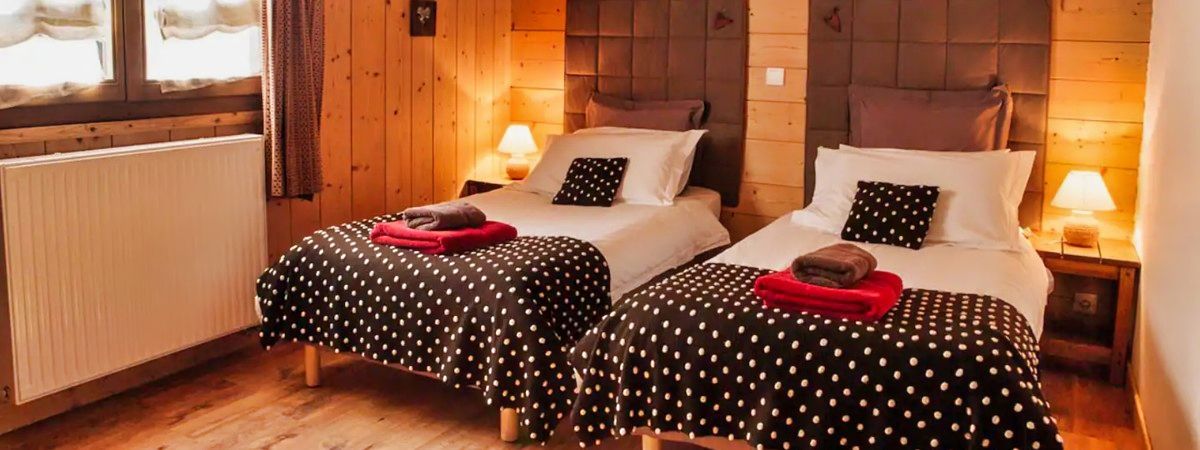 Twin bedroom in catered chalet Le Prele, Morzine