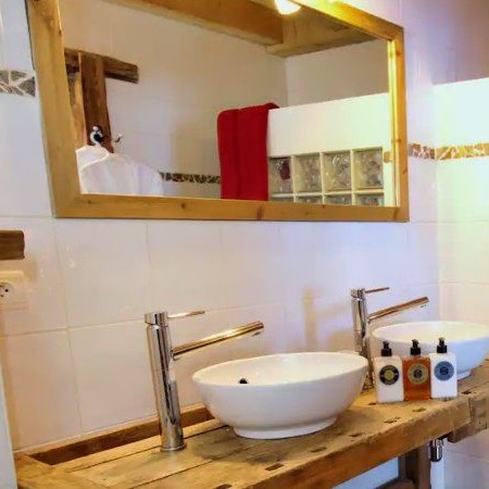 Spacious bathroom in Chalet Le Prele