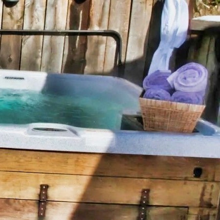 Soak in the hot tub - Chalet Le Prele