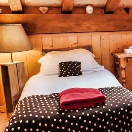 Triple bedroom in ski Chalet Le Prele